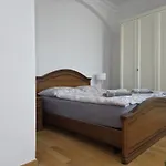 U Zlateho Lva 아파트호텔 3*